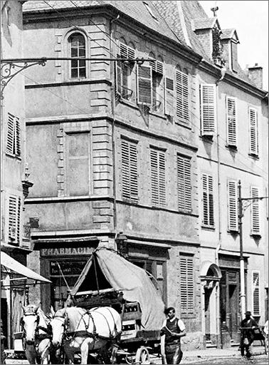 Façade sur la Grande rue : ensemble trois-quarts gauche.