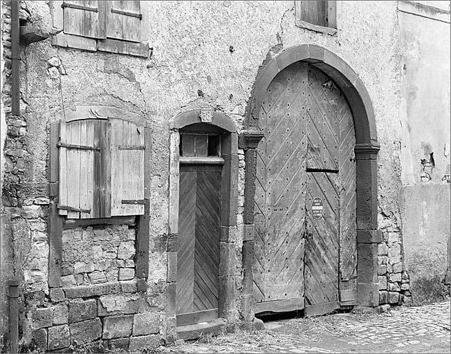 Ferme, élévation antérieure, ensemble trois quarts gauche.