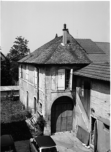 Bâtiment des dépendances. Elévations antérieure et latérale droite : ensemble.