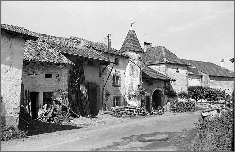 Elévation antérieure, ensemble trois quarts gauche.