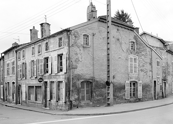 Elévations antérieure et latérale droite : ensemble.