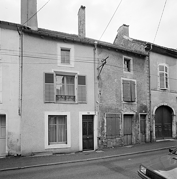 Corps antérieur, élévation antérieure : ensemble, trois-quarts gauche.