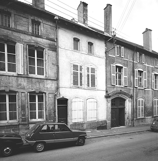 Elévation antérieure : ensemble, trois-quarts gauche.