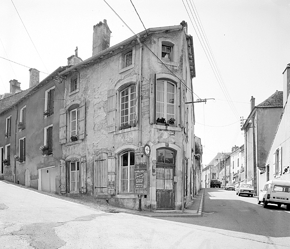 Elévations latérale gauche et antérieure : ensemble.