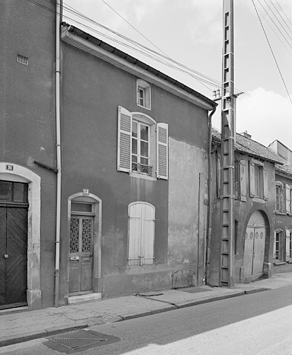 Elévation antérieure : ensemble, trois-quarts gauche.