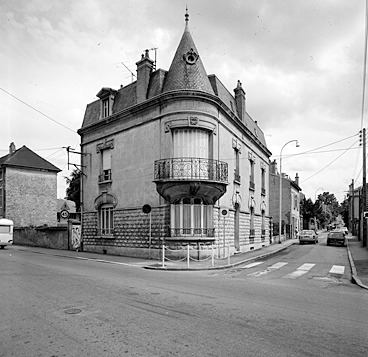 Elévations antérieure et latérale gauche : ensemble.