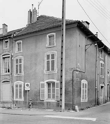 Elévation latérale gauche, ensemble trois-quarts droit