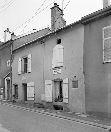 Elévation antérieure, ensemble trois-quarts droit