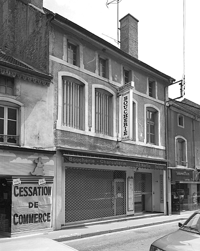 Elévation antérieure : ensemble, trois-quarts gauche.