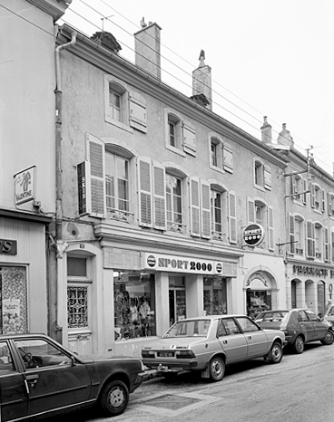 Elévation antérieure : ensemble, trois-quarts gauche.