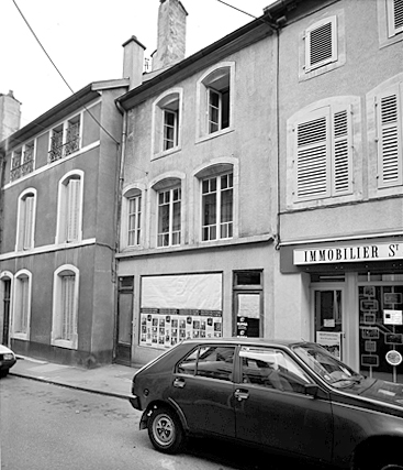 Bâtiment antérieur, élévation antérieure : ensemble, trois-quarts droit.