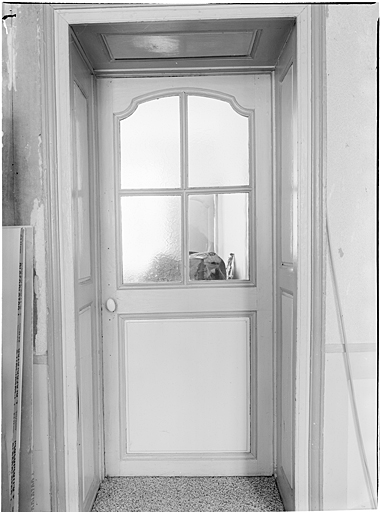 Lambris d'appui, porte.