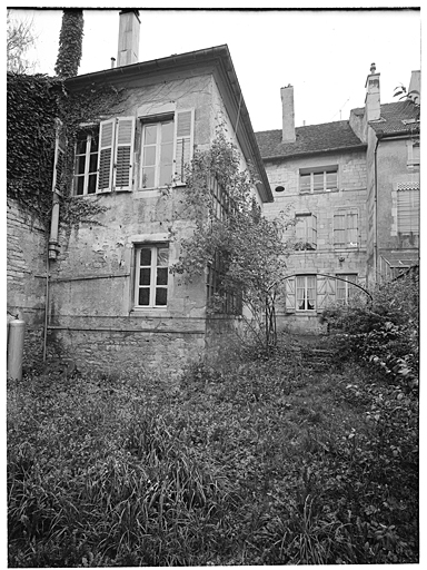 Corps principal, élévation postérieure, corps en retour d'équerre, élévations sur cour