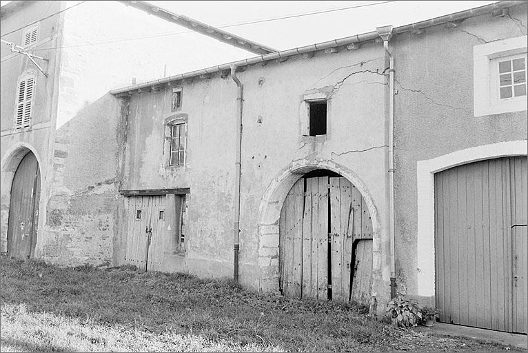 Ferme, élévation antérieure, ensemble trois quarts droit.