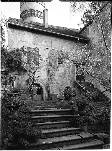 Logement de domestiques et remise 2, rue du Château : élévation postérieure ; ensemble, trois-quarts gauche.