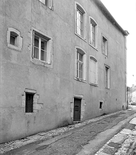 Bâtiment principal. Elévation latérale gauche : vue partielle trois-quarts gauche.