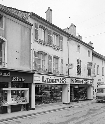 Elévation antérieure : ensemble, trois-quarts gauche.