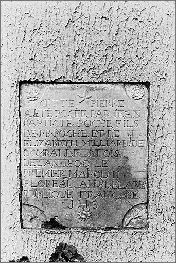 Ferme, élévation antérieure, pierre de fondation datée 1800, enszemble face.
