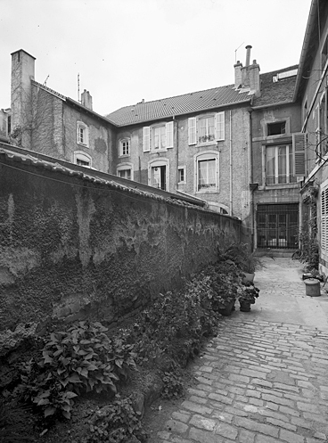 Elévations sur cour : vue d'ensemble.