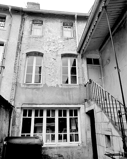 Bâtiment antérieur, élévation postérieure : vue d'ensemble, face.