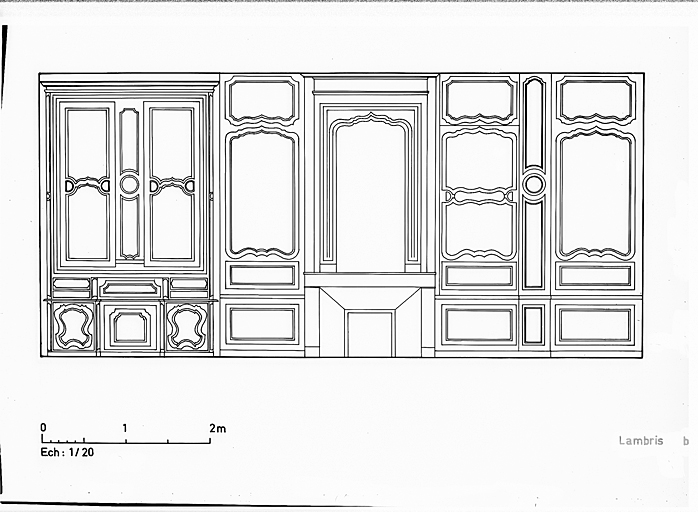 Lambris de hauteur, trumeau de cheminée, armoire-bibliothèque, bureau.