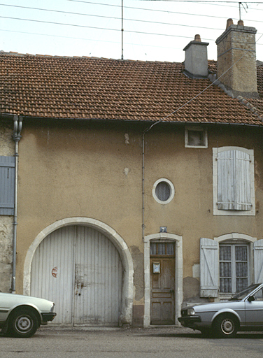 Elévation antérieure : ensemble, trois-quarts gauche.