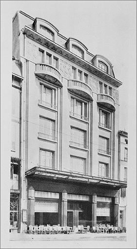 Façade sur la rue Saint-Jean, ensemble trois quarts gauche.