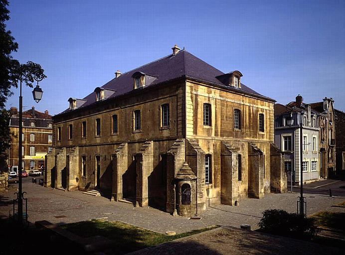 Elévation antérieure sur la rue Basse des Remparts et élévation latérale droite sur la rue Gambetta, ensemble trois quarts droit