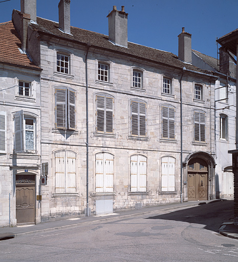 Bâtiment principal. Elévation antérieure : ensemble, trois-quarts gauche