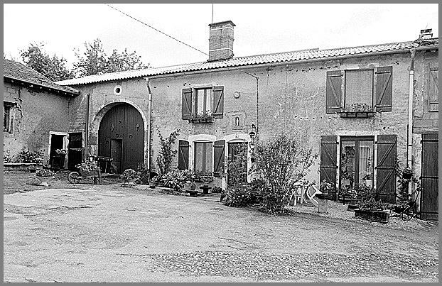 Ferme, élévation antérieure, ensemble trois quarts droit.