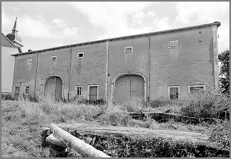 Ferme, exploitation, ensemble trois quarts droit.