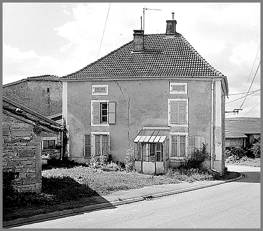Ferme, corps de logis, ensemble trois quarts droit.