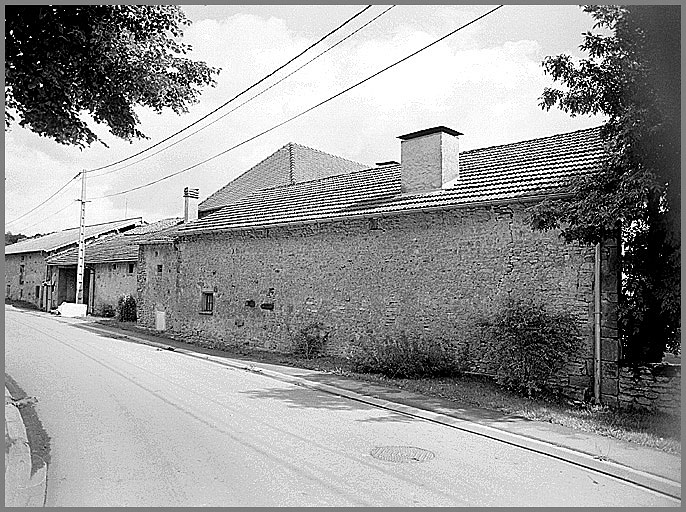 Ferme, exploitation, élévation sur rue, ensemble trois quarts droit.