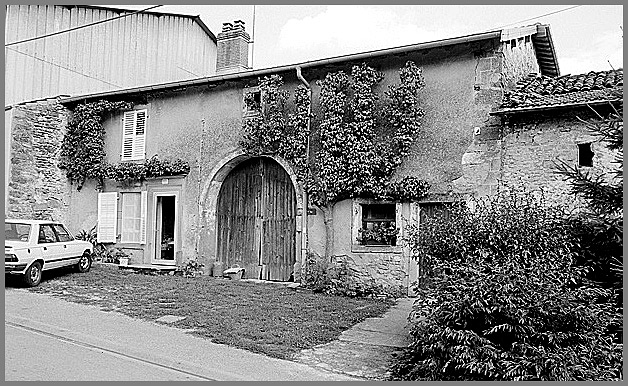Ferme, élévation antérieure, ensemble trois quarts droit.
