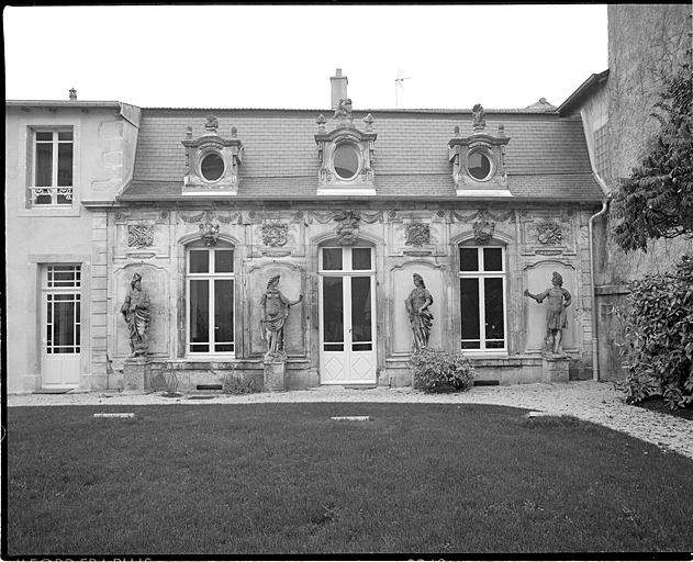 Pavillon. Elévation antérieure, ensemble face, état après travaux