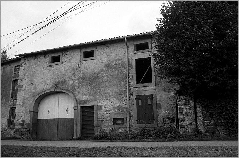 Ferme, élévation antérieure, ensemble trois quarts droit.