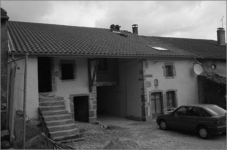 Ferme, élévation antérieure, ensemble trois quarts gauche.