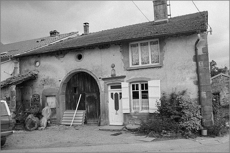 Ferme, élévation antérieure, ensemble trois quarts droit.