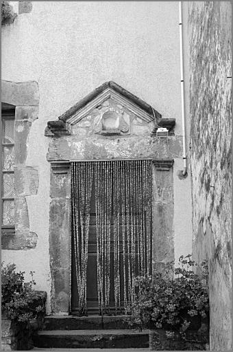 Maison de manouvrier, élévation antérieure, porte piétonne, ensemble face.