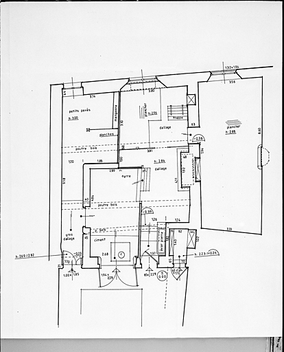 Bâtiment postérieur : rez-de-chaussée.