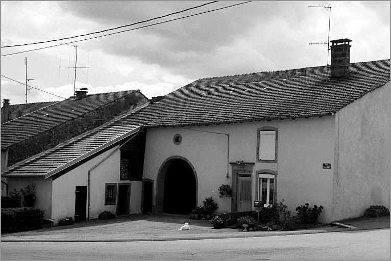 Ferme, élévation antérieure, ensemble trois quarts droit.