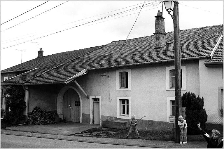 Ferme, élévation antérieure, ensemble trois quarts droit.