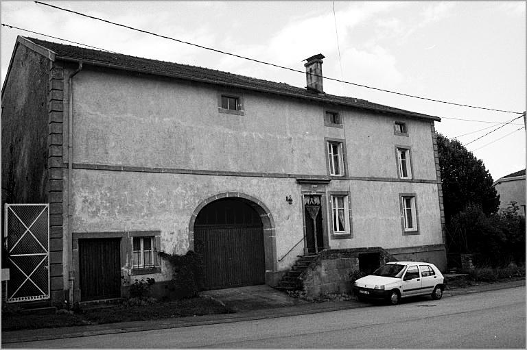 Ferme, élévation antérieure, ensemble trois quarts gauche.