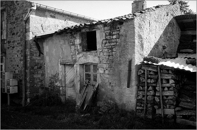 Maison de manouvrier, élévation antérieure, ensemble trois quarts droit.