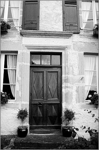 Ferme, élévation antérieure, porte piétonne, linteau daté 1838, ensemble face.
