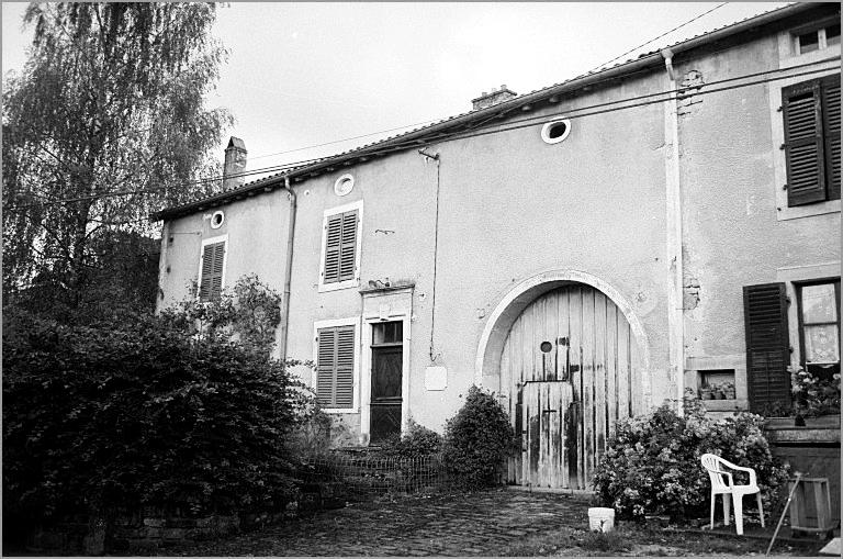 Ferme, élévation antérieure, ensemble trois quarts droit.