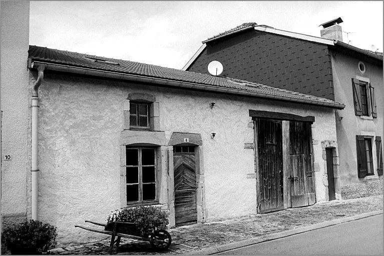 Ferme, élévation antérieure, ensemble trois quarts gauche.