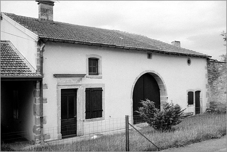 Ferme, élévation antérieure, ensemble trois quarts gauche.