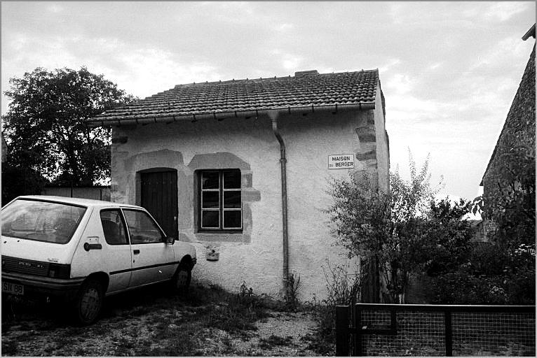 Maison de manouvrier, élévation antérieure, ensemble trois quarts droit.