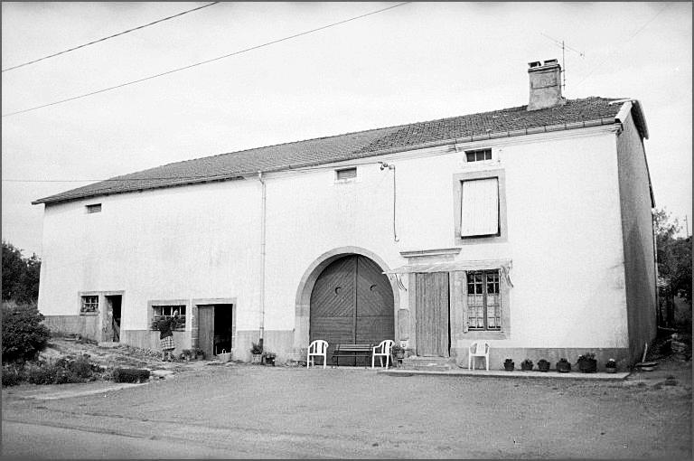 Ferme, élévation antérieure, ensemble trois quarts droit.